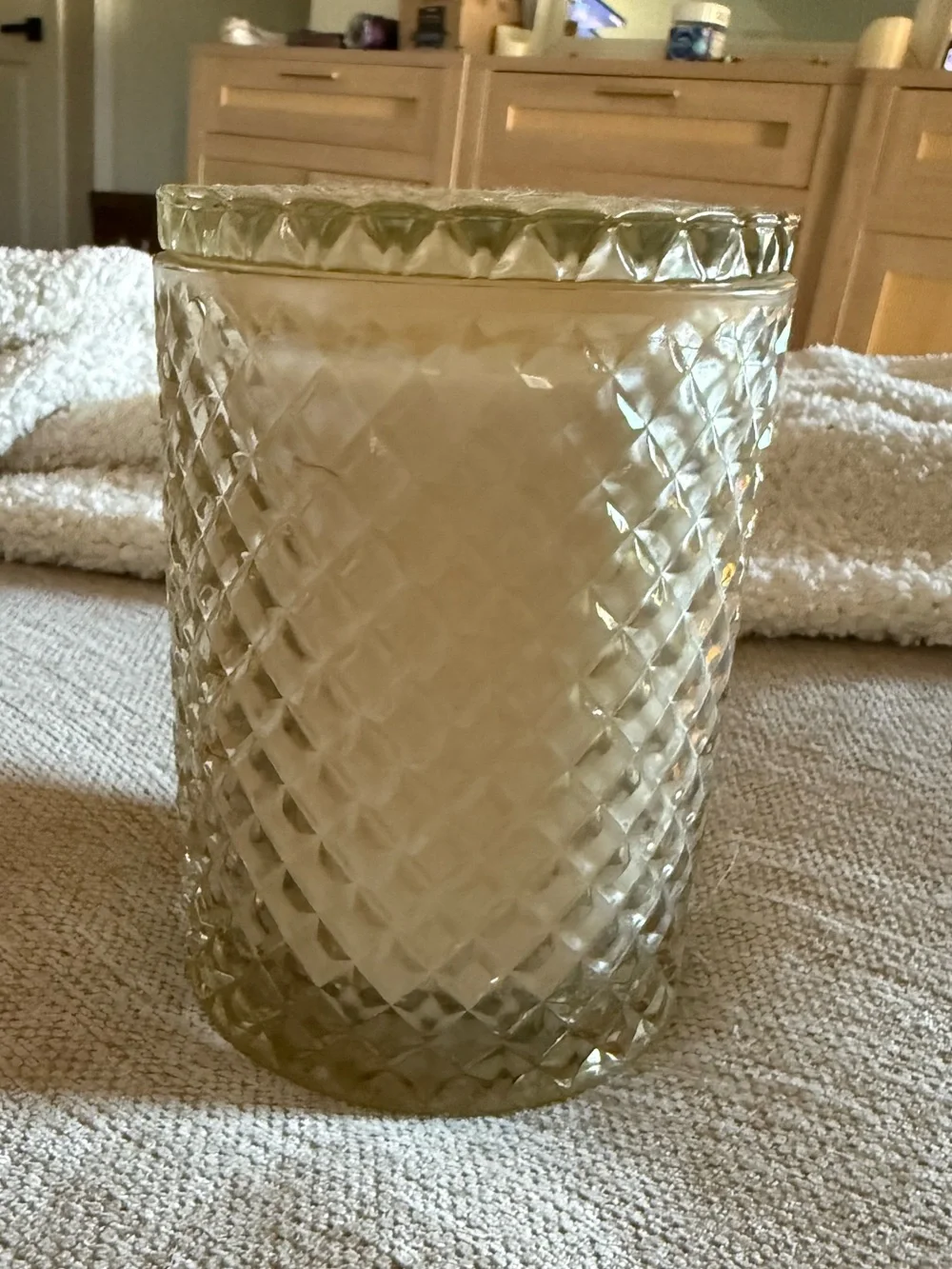 24oz Glass Diamond-Pattern Candle  - peppermint hot chocolate